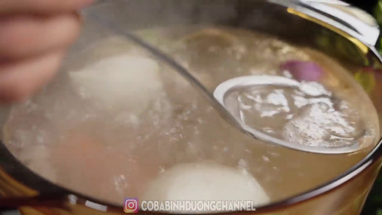 Phần thịt bằm được xào chín tới, thơm lừng với hành tỏi phi và gia vị đậm đà.