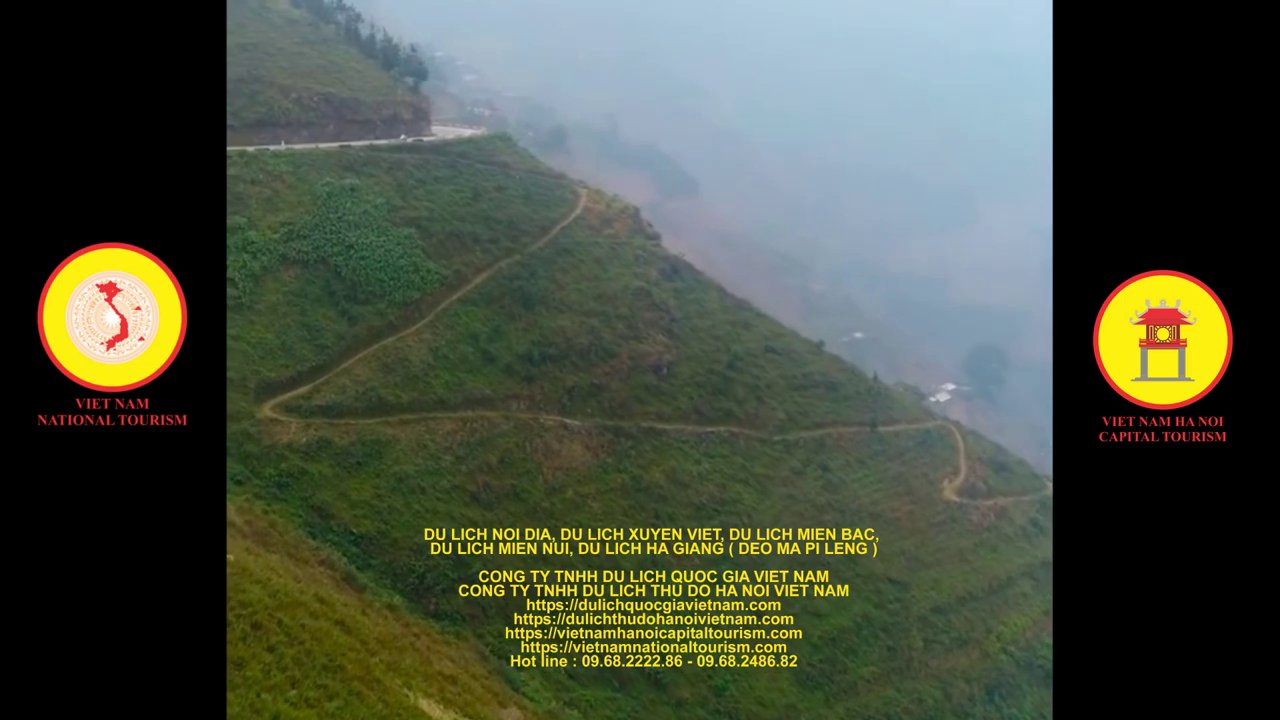 Hình ảnh một cuốn sổ tay mở ra, bên trên là cây bút và những dòng chữ viết tay, xung quanh là một tách trà nóng bốc khói.